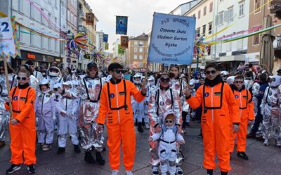 Svemirski putnici “osvojili” Korzo: “Astronauti s Vojaka” oduševili na maškaranoj povorci